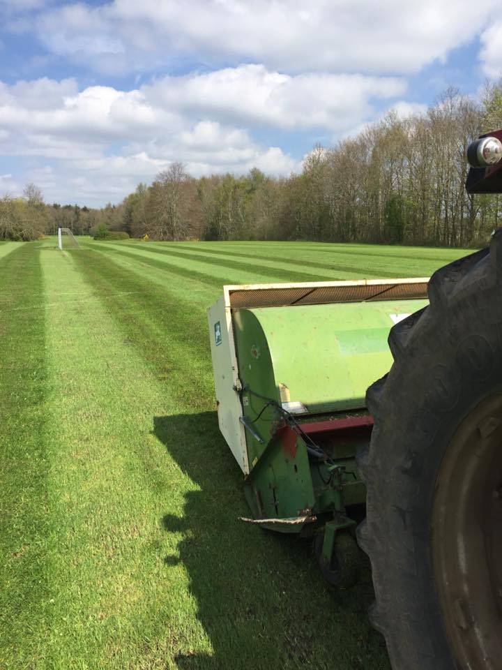 Vertikalskæring på fodboldbane