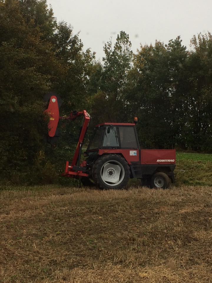 En maskine, der klipper hæk